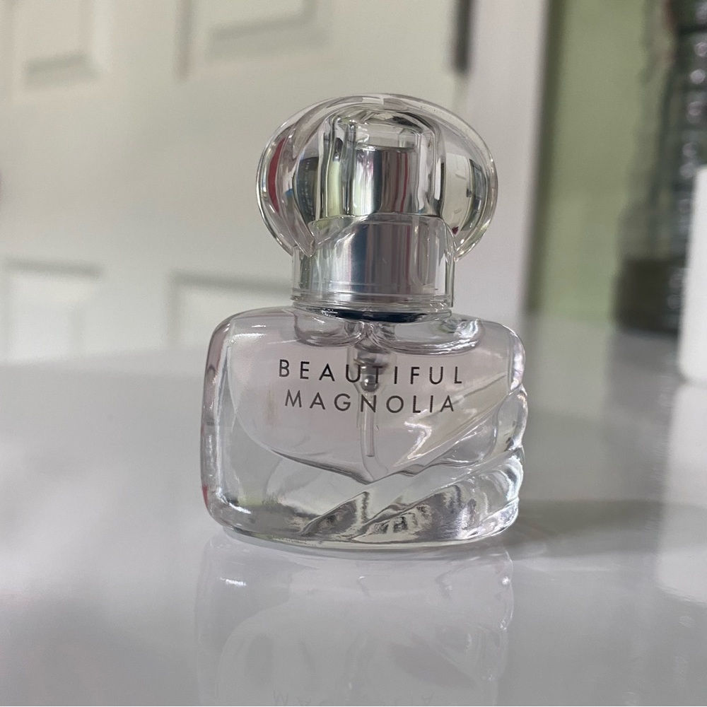 Estee Lauder Beautiful Magnolia Eau De Parfum .14oz/4ml Mini Perfume